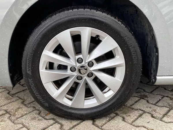 Škoda Scala 1.0 TSI DSG Ambition - foto 27