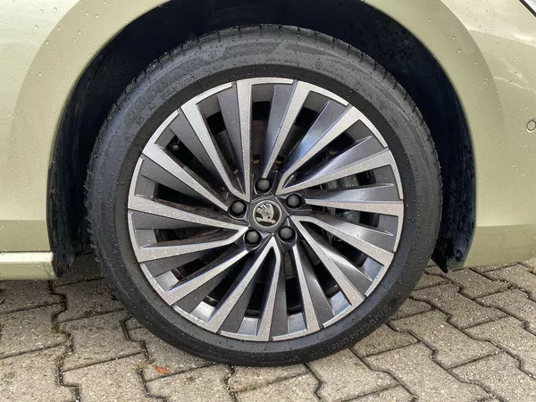 Škoda Superb Combi 2.0 TDI 4x4 DSG L&K - foto 35
