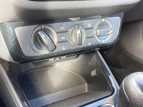 Škoda Fabia 1.0 TSI Selection - foto 17