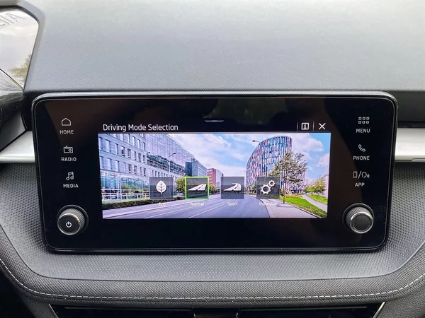 Škoda Fabia 1.0 TSI DSG Top Selection - foto 14