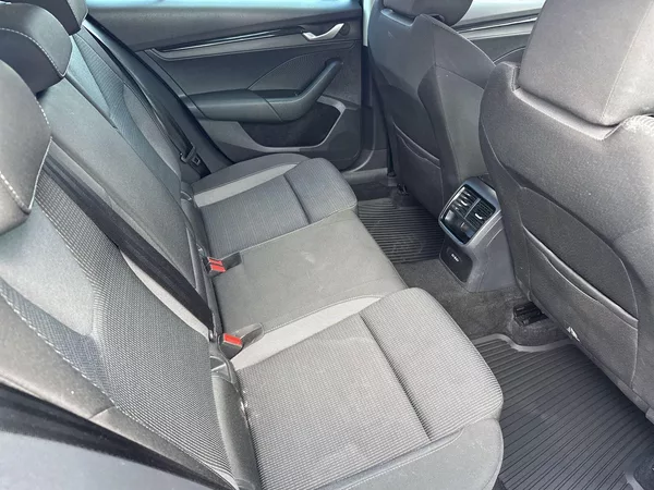 Škoda Octavia Combi 1.5 TSI DSG Selection - foto 10