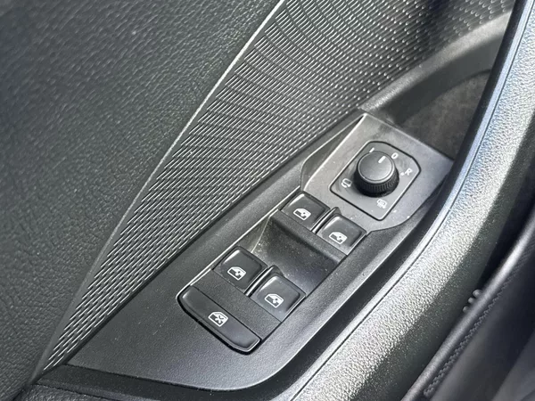 Škoda Octavia Combi 1.5 TSI DSG Selection - foto 17
