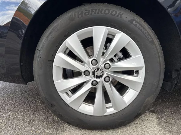 Škoda Octavia Combi 1.5 TSI DSG Selection - foto 30