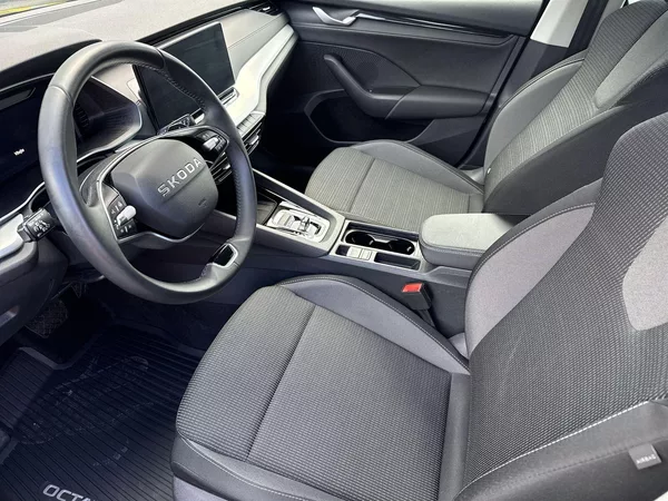Škoda Octavia Combi 1.5 TSI DSG Selection - foto 7