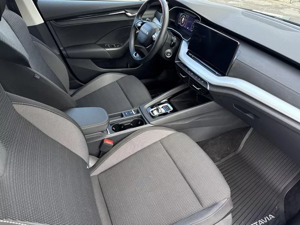 Škoda Octavia Combi 1.5 TSI DSG Selection - foto 9