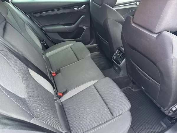 Škoda Octavia Combi 1.5 TSI DSG Selection - foto 10
