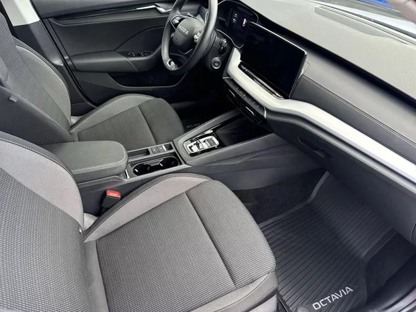 Škoda Octavia Combi 1.5 TSI DSG Selection - foto 9
