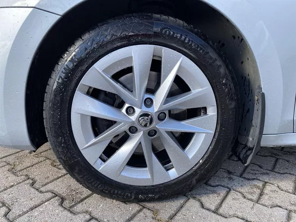 Škoda Octavia Combi 2.0 TDI 4x4 DSG Style + - foto 33