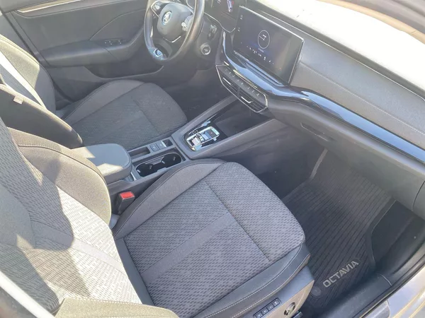 Škoda Octavia Combi 2.0 TDI 4x4 DSG Style + - foto 8