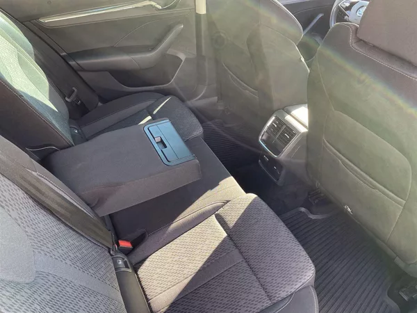 Škoda Octavia Combi 2.0 TDI 4x4 DSG Style + - foto 9