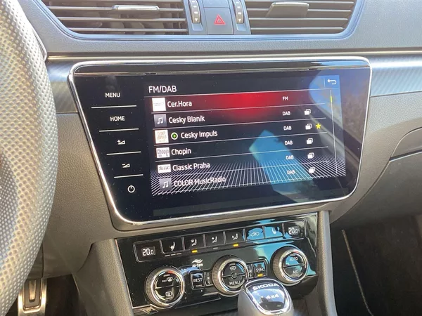 Škoda Superb 2.0 TDI 4x4 DSG Sportline - foto 13