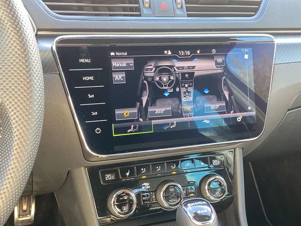 Škoda Superb 2.0 TDI 4x4 DSG Sportline - foto 14