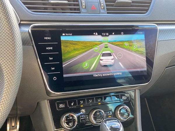 Škoda Superb 2.0 TDI 4x4 DSG Sportline - foto 15