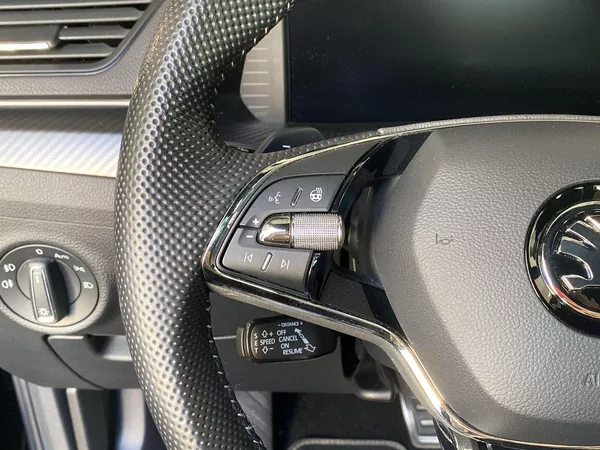 Škoda Superb 2.0 TDI 4x4 DSG Sportline - foto 18