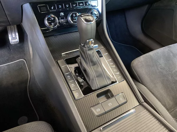 Škoda Superb 2.0 TDI 4x4 DSG Sportline - foto 25