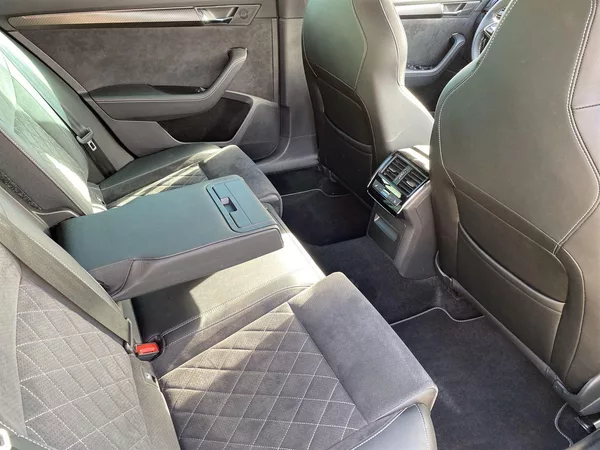Škoda Superb 2.0 TDI 4x4 DSG Sportline - foto 9