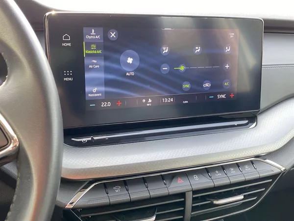 Škoda Octavia Combi 2.0 TDI DSG Ambition - foto 17