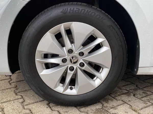 Škoda Octavia Combi 2.0 TDI DSG Ambition - foto 27