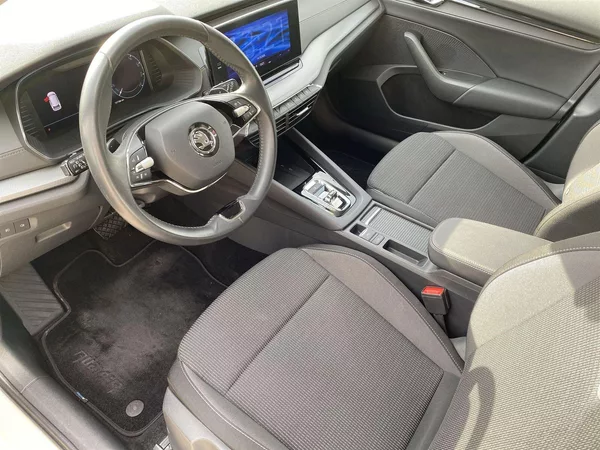 Škoda Octavia Combi 2.0 TDI DSG Ambition - foto 6