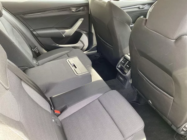 Škoda Octavia Combi 2.0 TDI DSG Ambition - foto 9