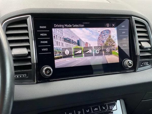 Škoda Karoq 2.0 TDI 4x4 DSG Style - foto 14