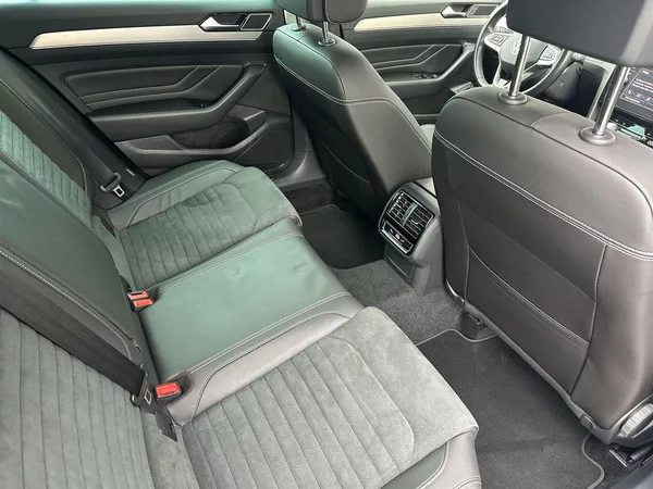 Volkswagen Passat Variant 2.0 TDI 4Motion DSG R-Line - foto 11