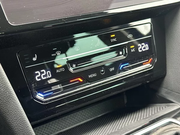 Volkswagen Passat Variant 2.0 TDI 4Motion DSG R-Line - foto 15