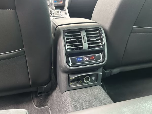 Volkswagen Passat Variant 2.0 TDI 4Motion DSG R-Line - foto 25