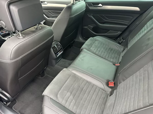 Volkswagen Passat Variant 2.0 TDI 4Motion DSG R-Line - foto 9