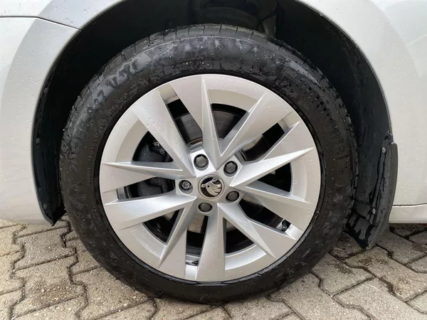 Škoda Octavia Combi 2.0 TDI 4x4 DSG Style+ - foto 32
