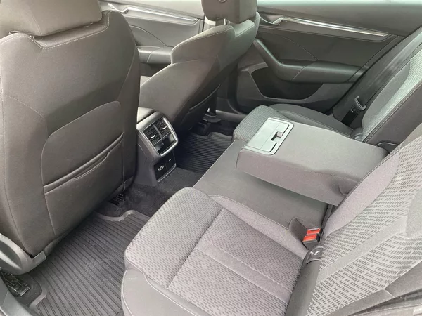 Škoda Octavia Combi 2.0 TDI 4x4 DSG Style+ - foto 7
