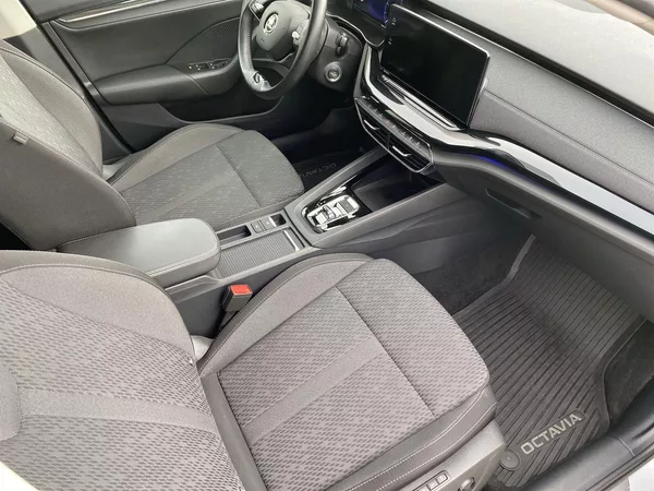 Škoda Octavia Combi 2.0 TDI 4x4 DSG Style+ - foto 8