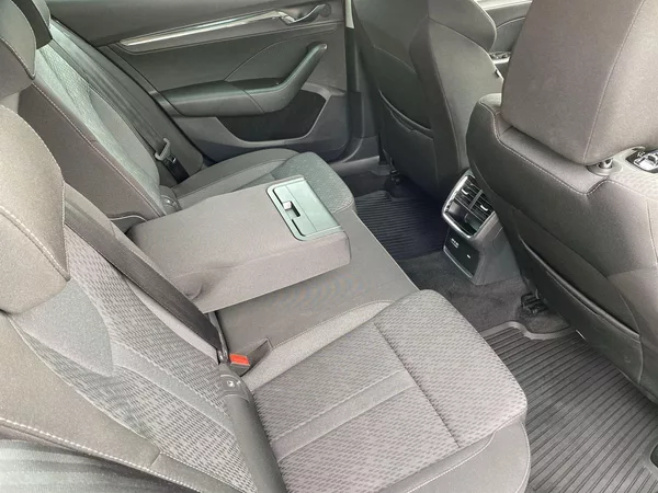 Škoda Octavia Combi 2.0 TDI 4x4 DSG Style+ - foto 9