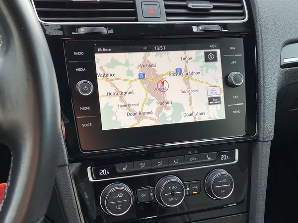 Volkswagen Golf 2.0 TSI DSG 4Motion R-Line - foto 11
