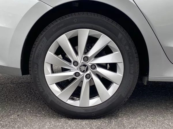 Škoda Octavia 1.5 TSI Top Selection - foto 32