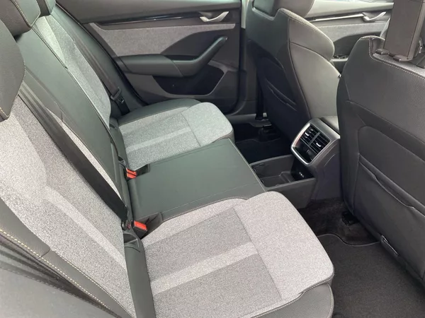 Škoda Octavia 1.5 TSI Top Selection - foto 9