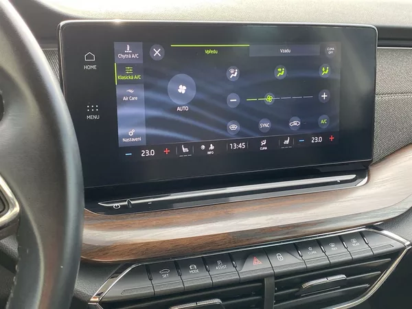 Škoda Octavia Combi 2.0 TDI 4x4 DSG Scout - foto 14