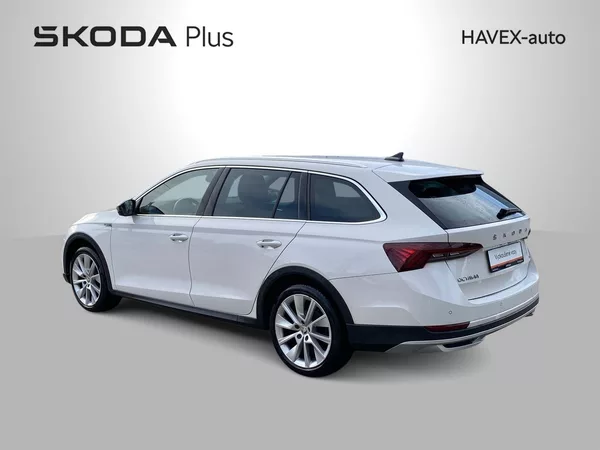 Škoda Octavia Combi 2.0 TDI 4x4 DSG Scout - foto 36