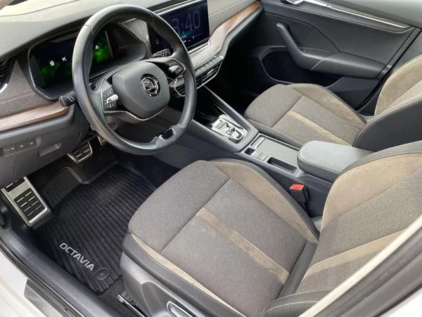 Škoda Octavia Combi 2.0 TDI 4x4 DSG Scout - foto 6