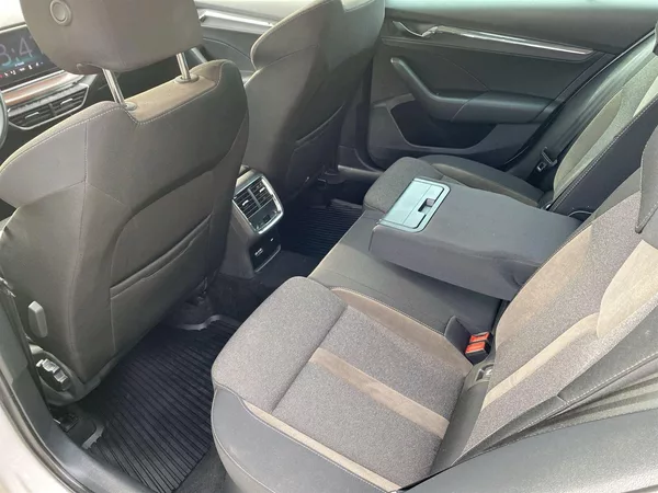 Škoda Octavia Combi 2.0 TDI 4x4 DSG Scout - foto 7