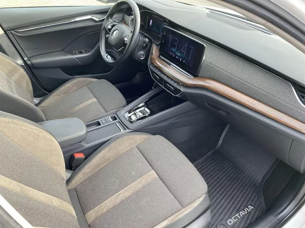 Škoda Octavia Combi 2.0 TDI 4x4 DSG Scout - foto 8