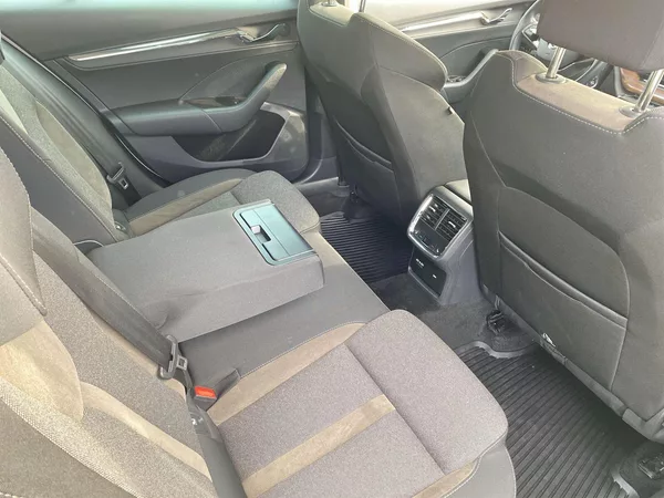 Škoda Octavia Combi 2.0 TDI 4x4 DSG Scout - foto 9