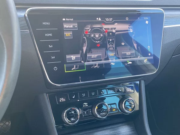Škoda Superb Combi 1.4 TSI iV DSG Style - foto 14