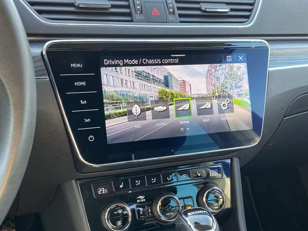 Škoda Superb Combi 1.4 TSI iV DSG Style - foto 16