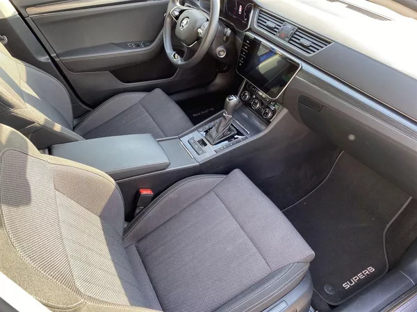 Škoda Superb Combi 1.4 TSI iV DSG Style - foto 8