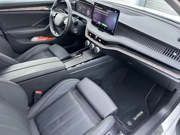 Škoda Superb 2.0 TSI 4x4 DSG L&K - foto 8