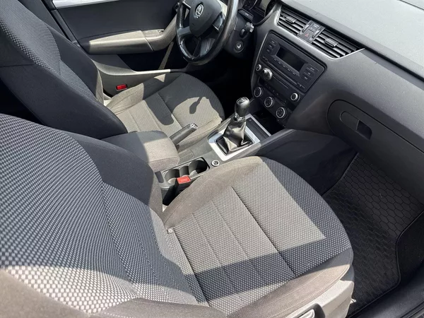 Škoda Octavia Combi 1.6 TDI Ambition - foto 9