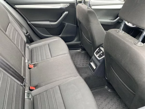 Škoda Octavia Combi 2.0 TDI DSG Ambition+ - foto 11