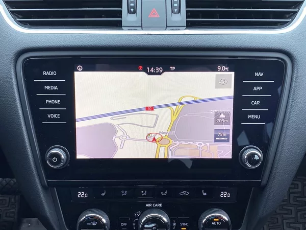 Škoda Octavia Combi 2.0 TDI DSG Ambition+ - foto 12