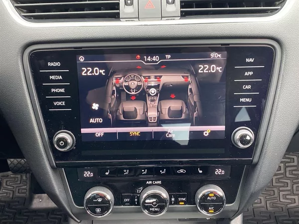 Škoda Octavia Combi 2.0 TDI DSG Ambition+ - foto 15